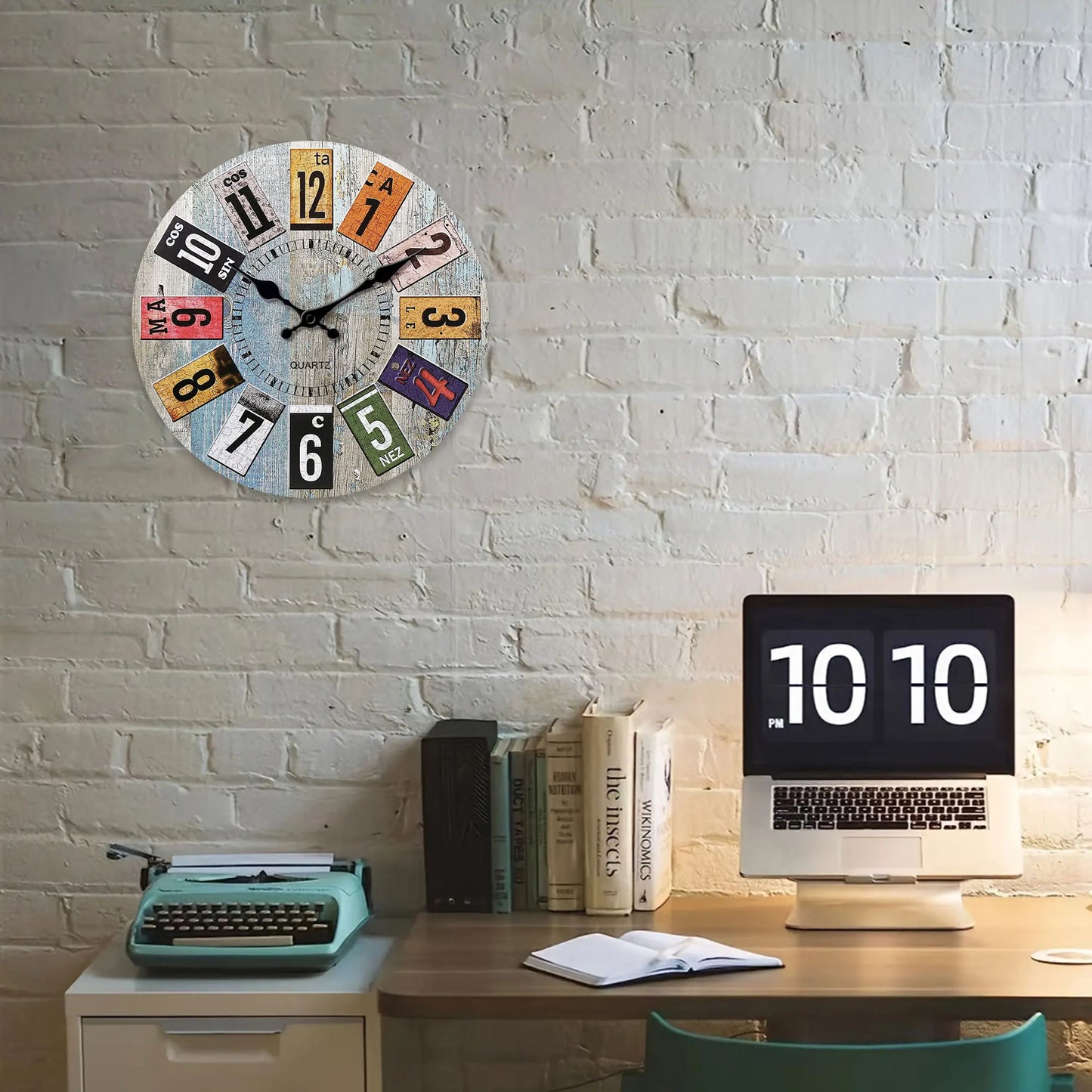 Horloge Murale Scandinave Bois Bleu Chiffres Colorés