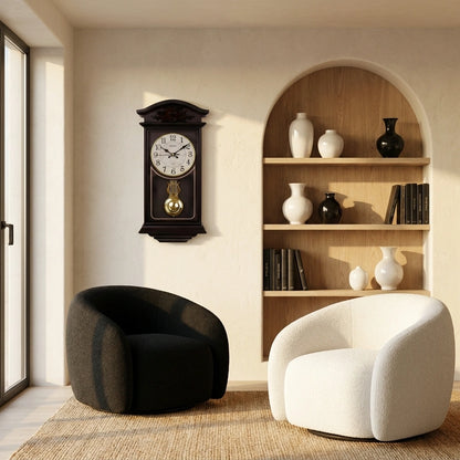 Horloge comtoise pendule antique - vue salon ambiance classique