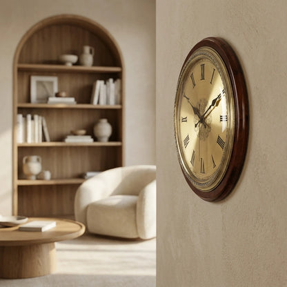 Horloge murale doree nordique vintage - mise en situation salon moderne