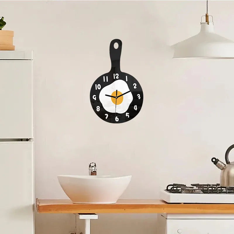 Horloge Murale Originale  Design Cartoon Poêle en Fer Égoutté