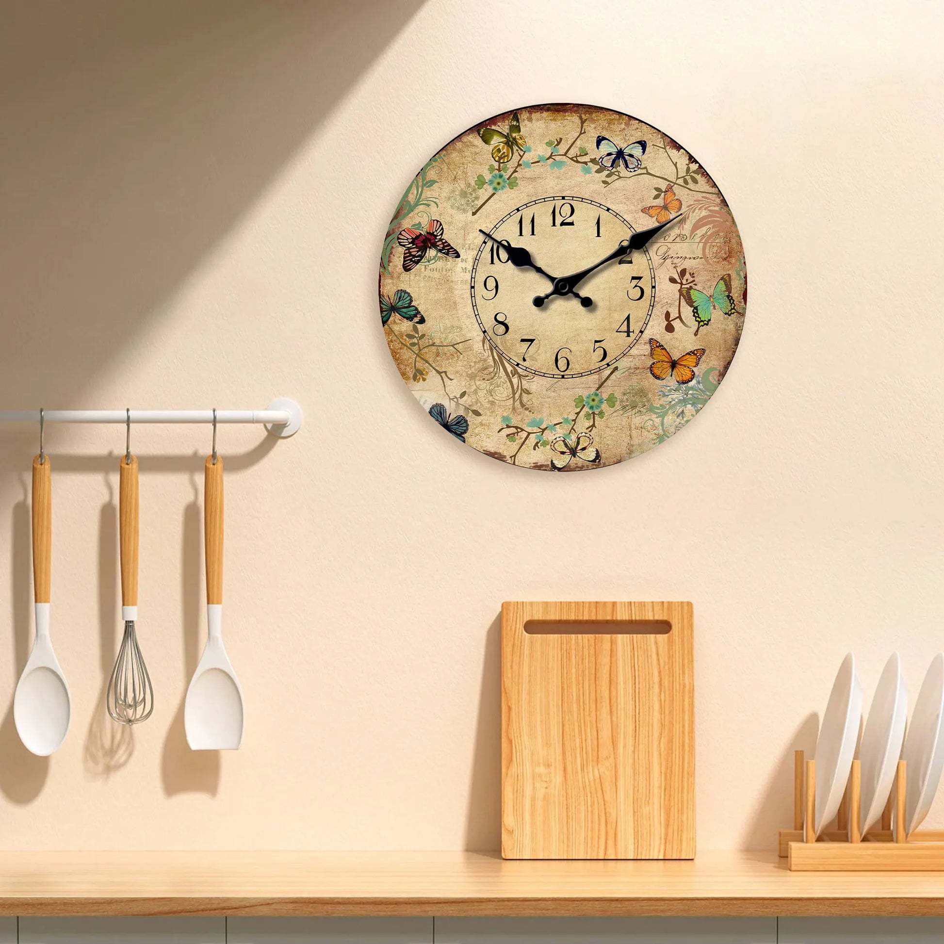 Horloge Murale Rétro en Bois  Fleurs et Papillons Colorés