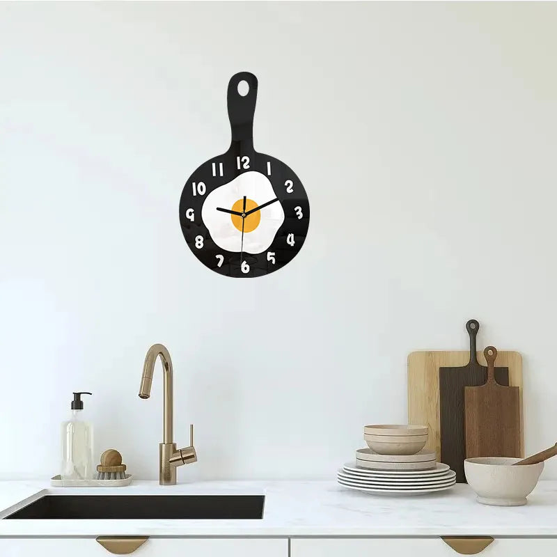 Horloge Murale Originale  Design Cartoon Poêle en Fer Égoutté