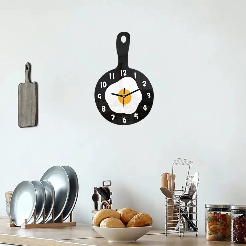 Horloge Murale Originale  Design Cartoon Poêle en Fer Égoutté