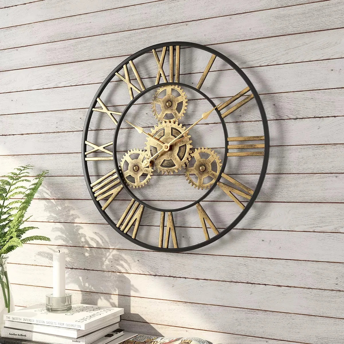 Horloge murale antique avec engrenages vue de face