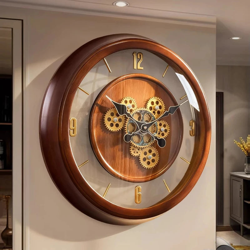 Horloge murale en bois de luxe avec engrenages vue de côté