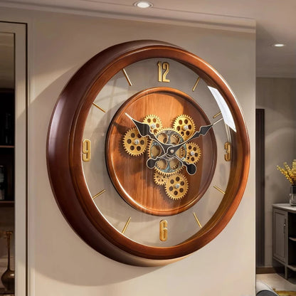 Horloge murale en bois de luxe avec engrenages vue de côté