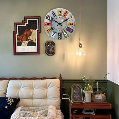Horloge Murale Scandinave  Bois Bleu Chiffres Colorés