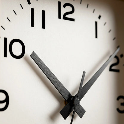 Horloge bois style retro japonais - detail cadran et aiguilles
