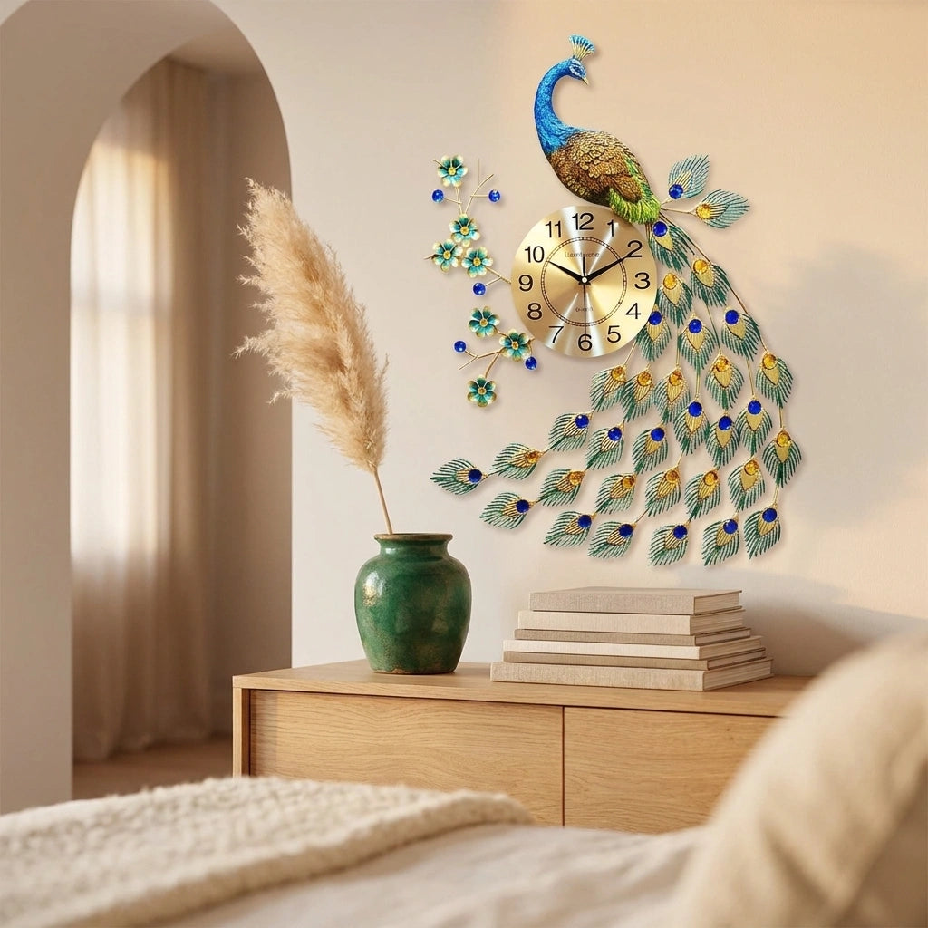 Grande horloge murale paon - vue sur buffet style decoratif