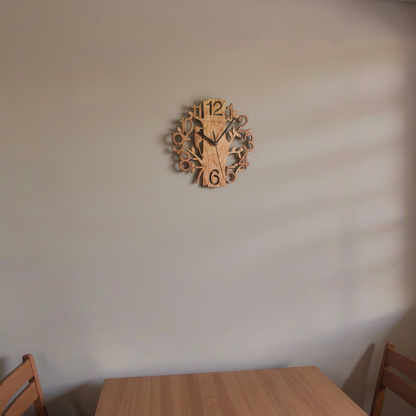 Horloge Bois Motif Oiseau — mise en situation