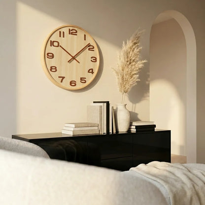 Horloge murale moderne style bois massif vue de face